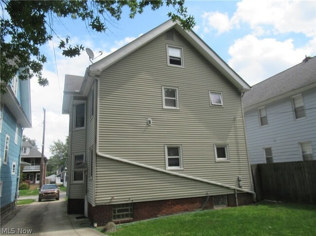 Photo - 1520 Ridgewood Ave