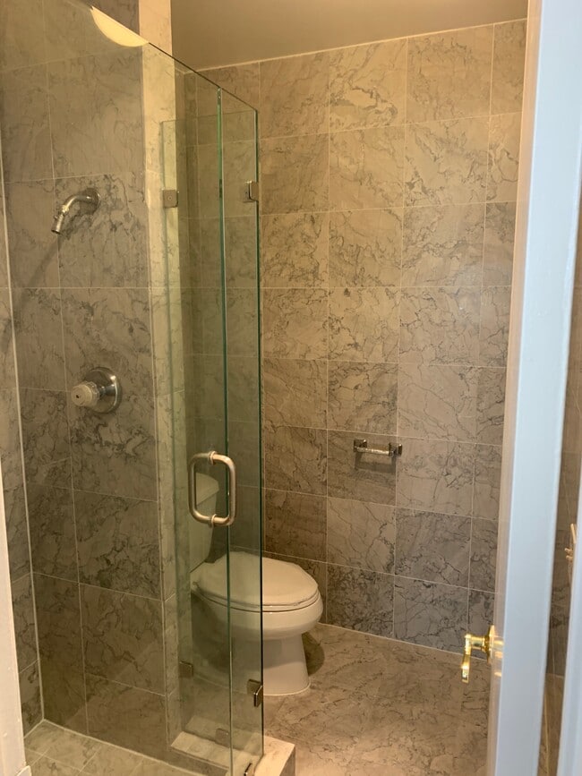 Building Photo - 5460 White Oak Ave Unit D313