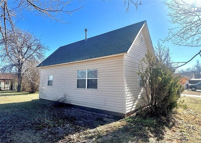 Photo - 424 N Oak St