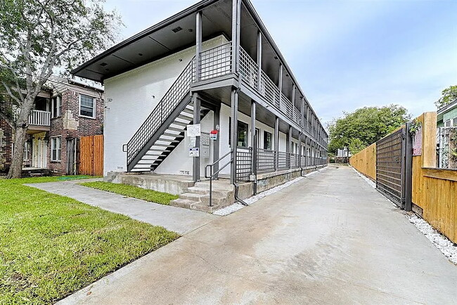 Building Photo - 5329 Reiger Ave Unit Apt 101