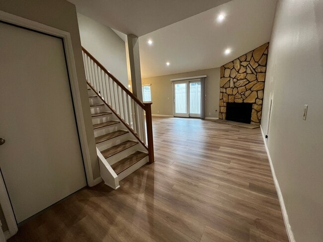 Photo - 2 Bedroom 1.5 Bath Townhouse Condo for Rent in the Heart of Monrovia