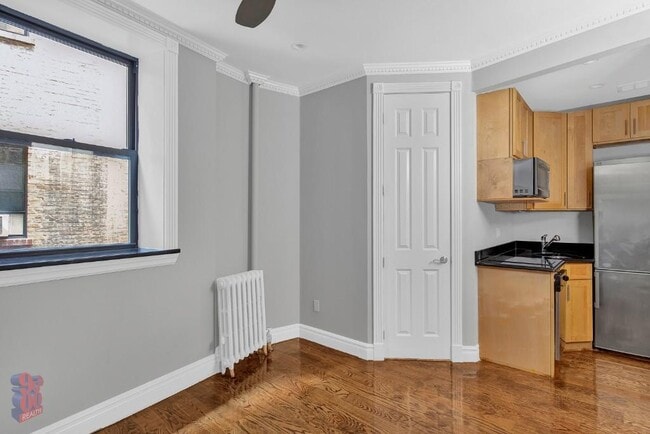 Photo - 326 E 35th St Apartment