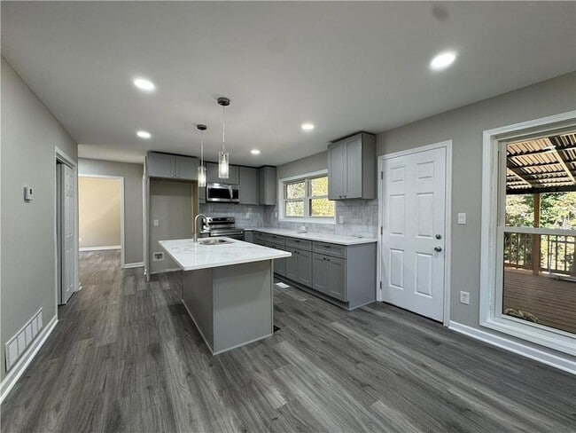 Photo - 3489 Creighton Rd SW