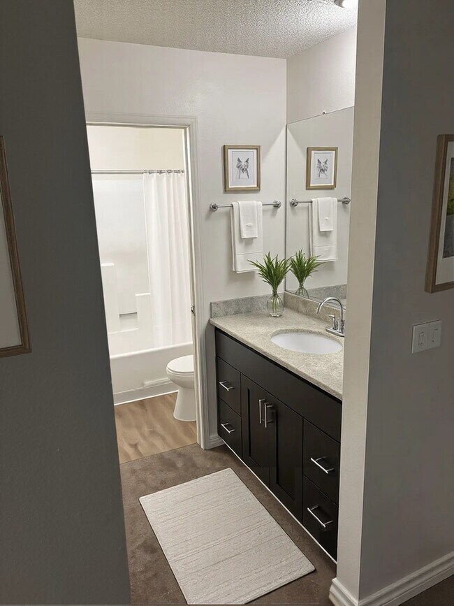 Photo - Del Rey Vista Apartments