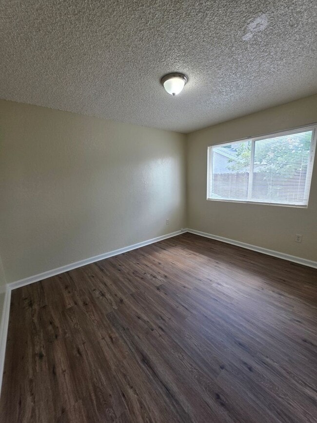 Photo - 2009 Oregon St Unit B