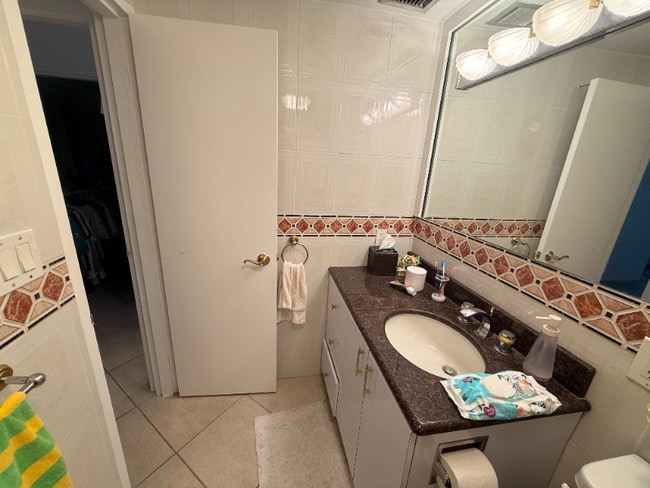 Photo - 5825 Collins Ave Unidad 6B