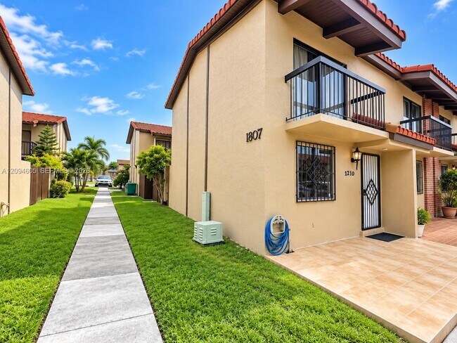 1807 SW 107th Ave