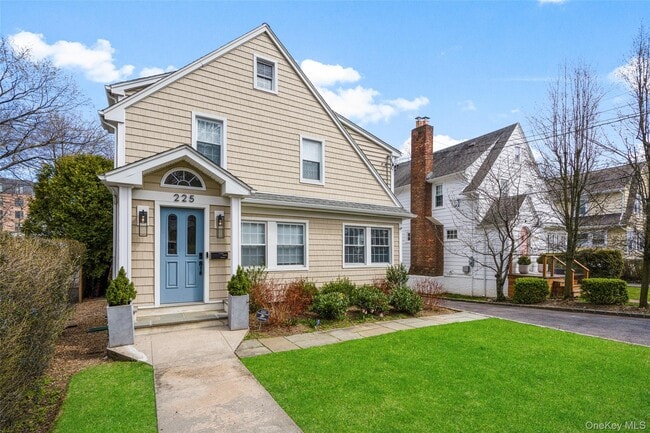Photo - 225 Larchmont Ave