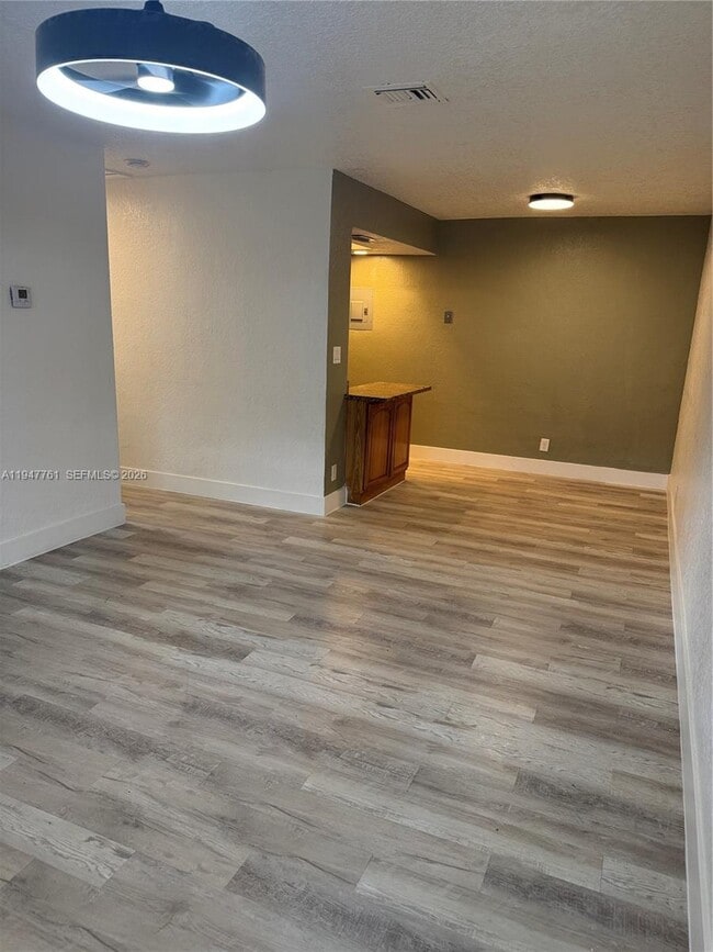 Building Photo - 5833 NW 22nd Ct Unit 1