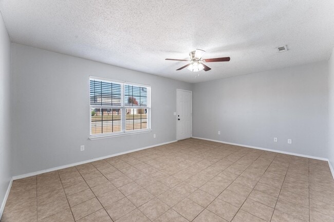 Photo - 3503 SW Victoria Pl Unit **OR**3503 SW Victoria Pl Apt 2