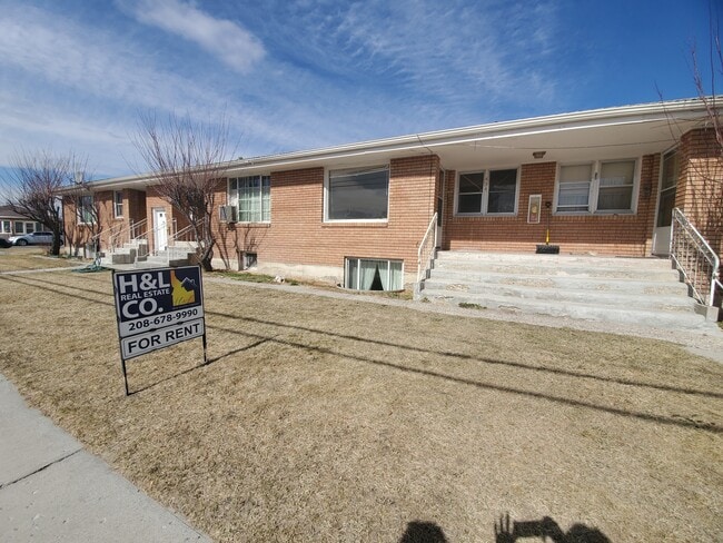 Building Photo - Burton 6-Plex Unit 3 Rental