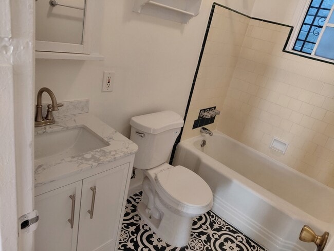 Photo - 626 Rose Ave