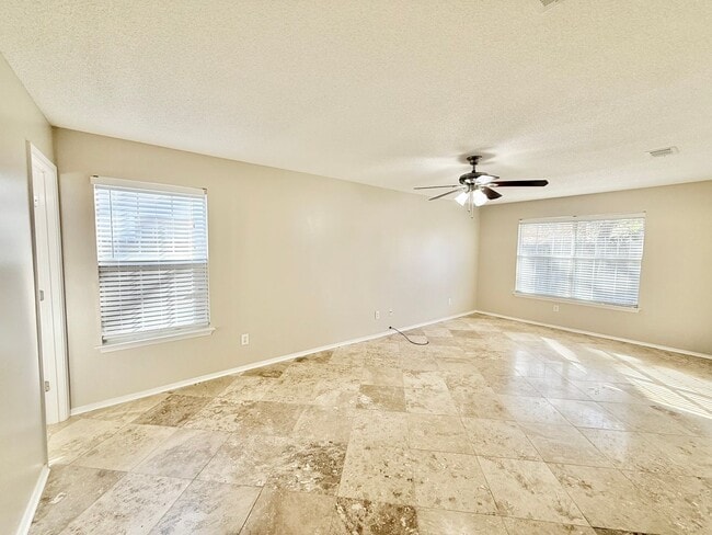 Photo - Spacious 3-Bedroom Home - Ideal Location