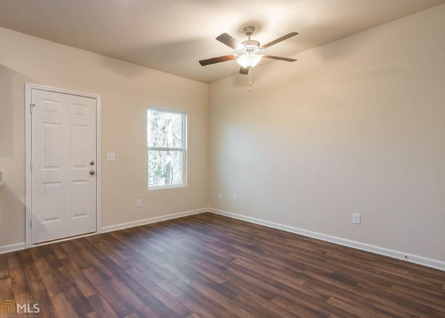 Photo - 913 Highwood Ln