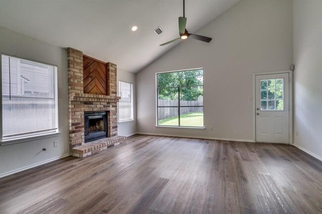 Photo - 15902 De Peer Ave