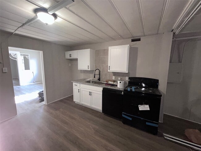 Building Photo - 931 9th Ave Unit 2