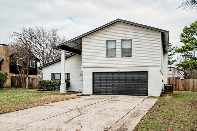 Photo - 1121 Via Del Rey