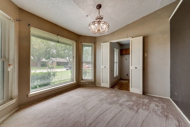 3702 Lofland Ln