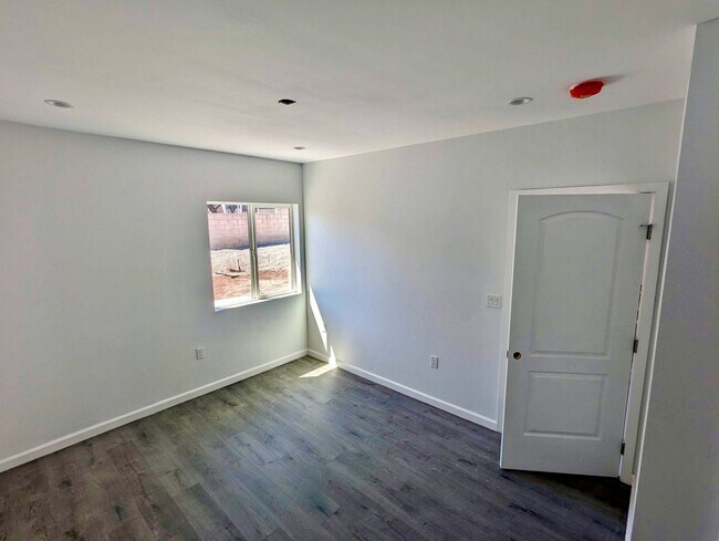 Photo - 19036 Plummer St