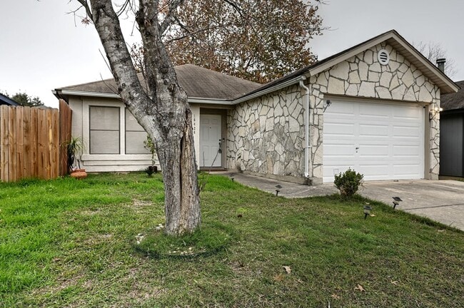 Photo - Spacious cozy home  |  Great location  |  2 bedroom  |  1 bath  |  1 car garage