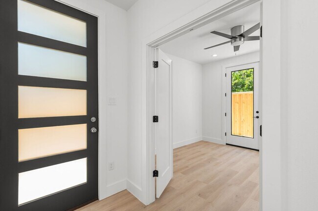 Photo - 3348 Sauer St