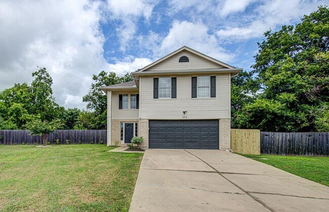 Photo - 1302 Crete Ln