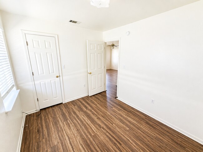 Photo - 204 W Avenue F Unidad B