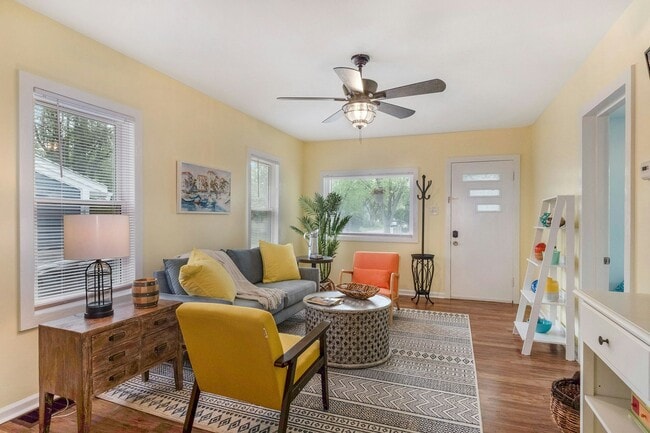 Photo - 1393 Harpst St