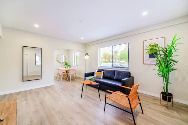 Photo - 700 SW 11th Ave Unidad FL1-ID1022474P