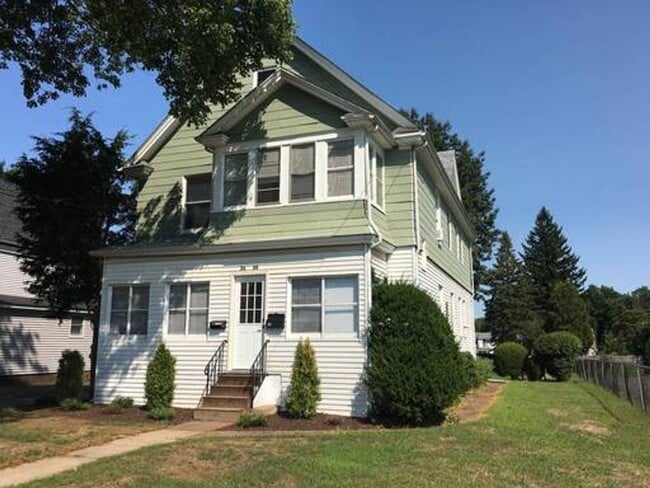 Building Photo - 36-38-38 E Cedar St Unit 36 East Cedar