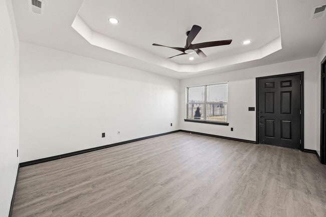 Photo - Charming 3-Bed Home in Rogers – Spacious Yard, Modern Comfort, Great Location