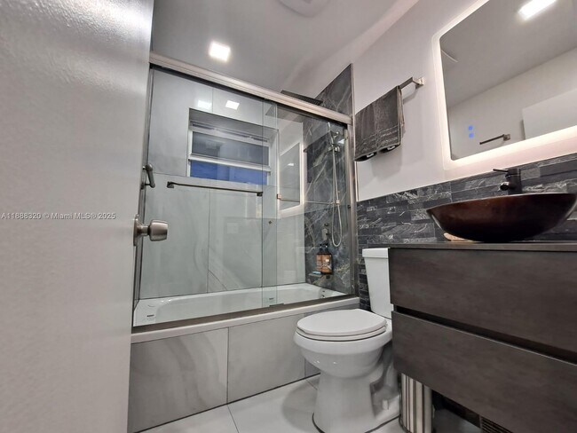 Photo - 2242 Polk St Unidad 1