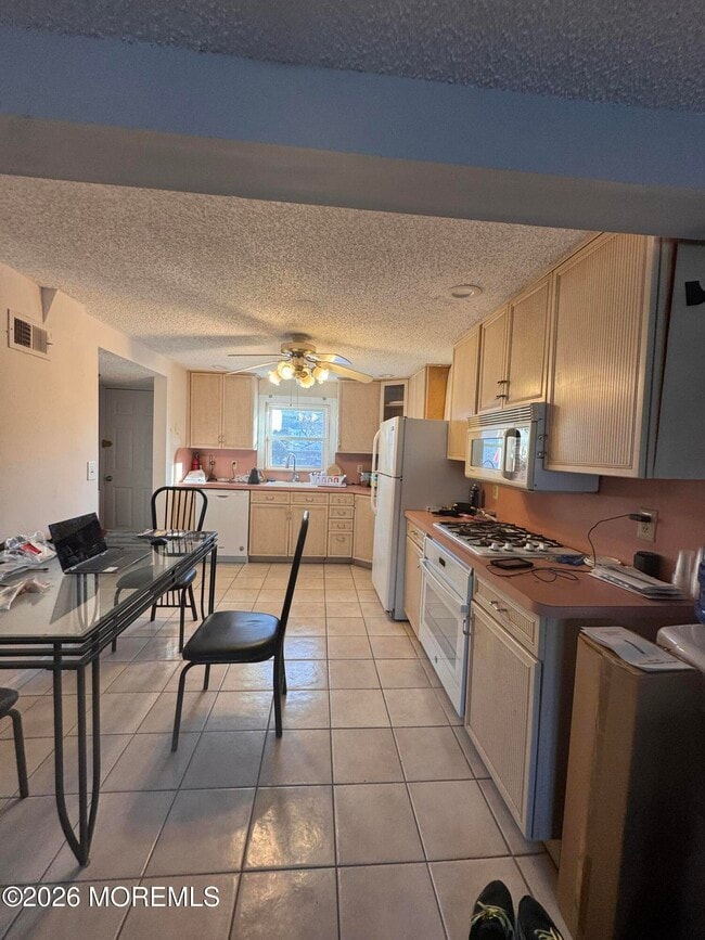 Photo - 30 Howland Ave