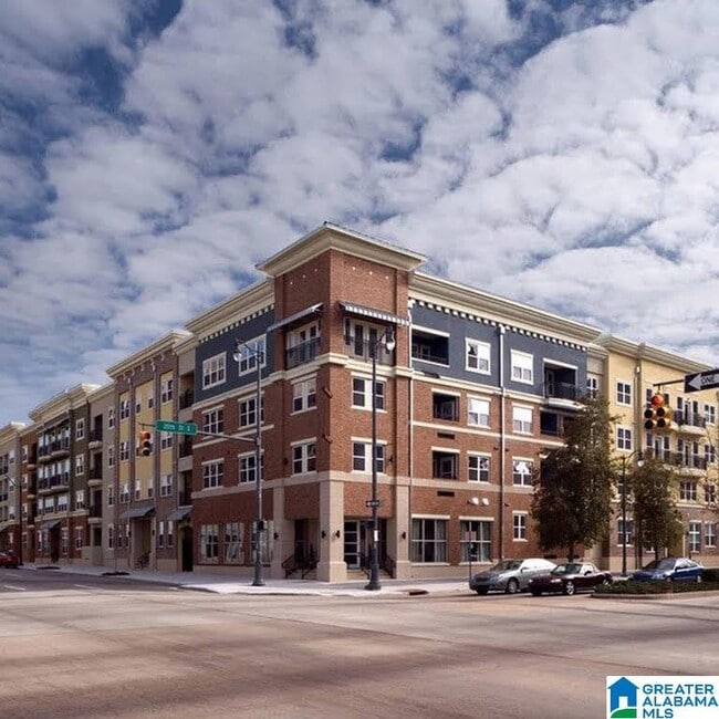 Building Photo - 401 20th St N Unit 402