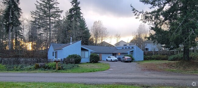 Building Photo - Sedgwick2211/2213 Unit 2211 Rental