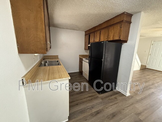 Photo - 404 E Redwood St