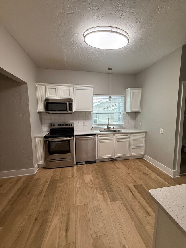 Building Photo - Remodeled Charmer in the Urban Core – Fres...