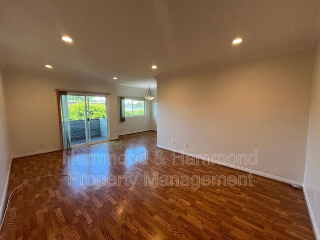 Photo - 5400 Newcastle Ave Unit #43