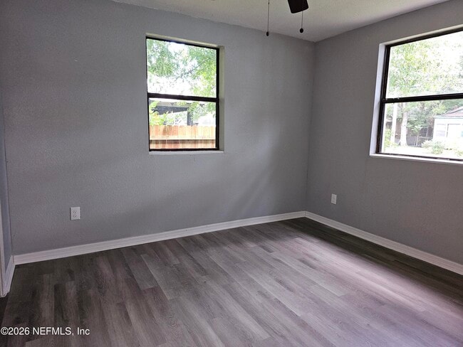 Photo - 1407 W 31st St