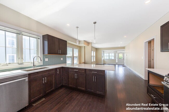 Photo - 120 Jerome St