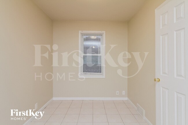 Photo - 1369 Hinman St