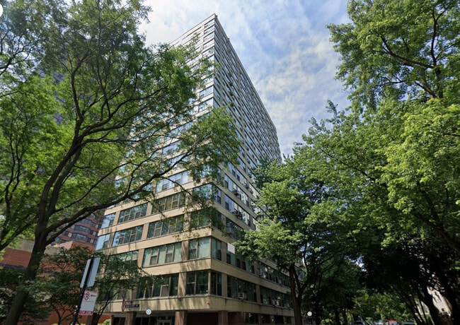 Building Photo - 2970 N Lake Shore Dr Unit 18D