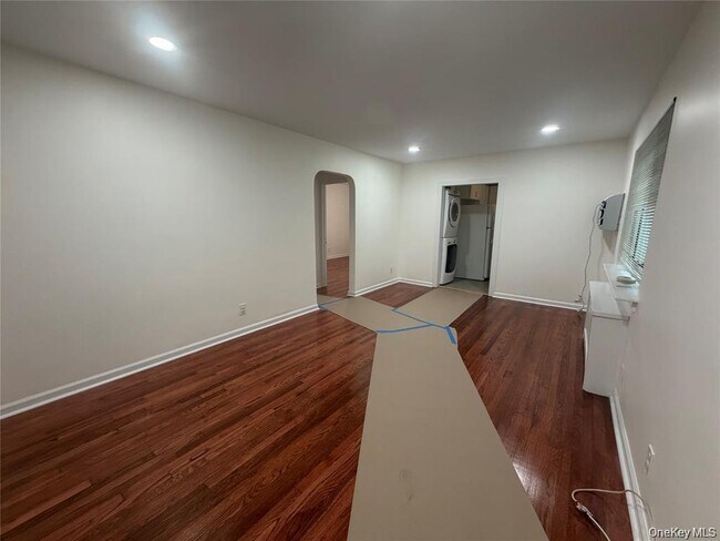 72-31 Little Neck Pkwy Unidad 2nd Floor