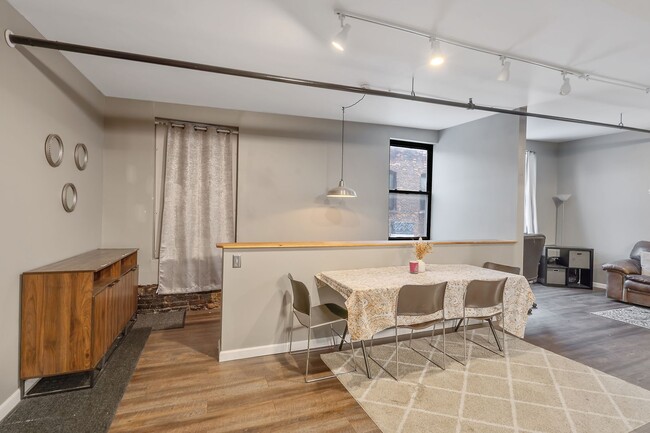 Photo - Funk &#39;N Waffles Apt Unit 500