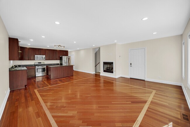 Photo - 548 E 50th St