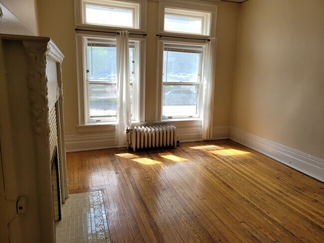 Photo - 918-924 E Knapp St
