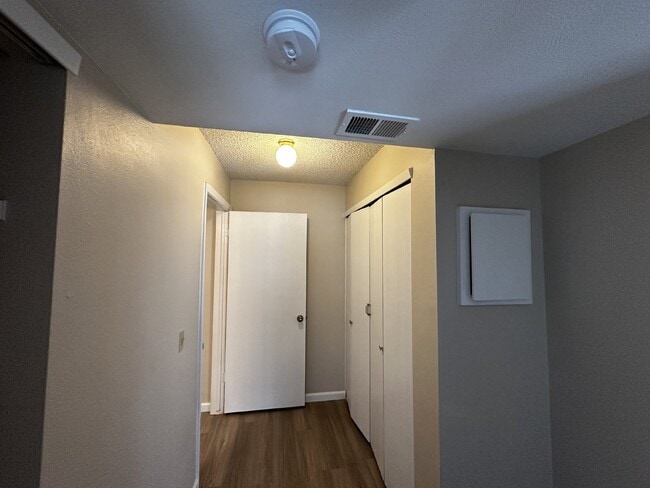 Photo - Charming condo in the Chestnut Community!

Available Now! Unidad 4-3