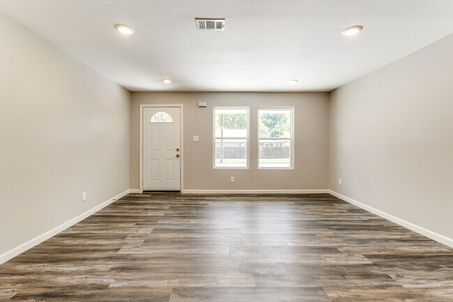 Photo - 1511 N Bradley St