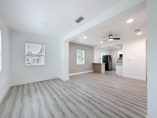 Photo - 303 W Valencia St