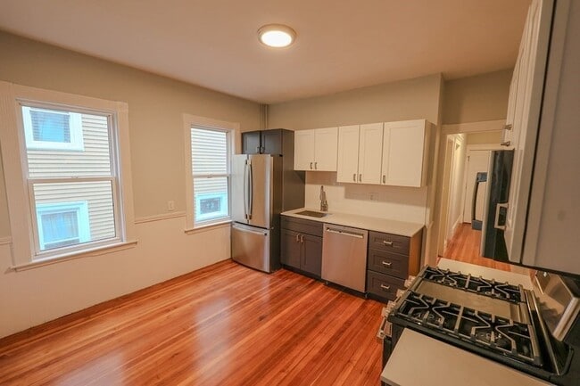 72 Ridgewood St Unit 2